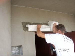 Sztukaterie wokół drzwi krok po kroku