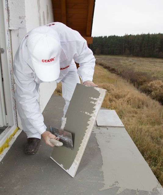 Układanie płytek ceramicznych krok po kroku