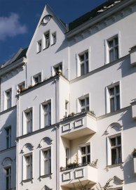 Czysta i sucha elewacja. Lotusan z Efektem Lotosu – brud spływa wraz z kroplami deszczu. Elewacje pozostają suche i czyste