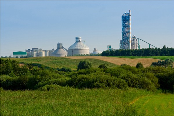 Fot. Lafarge. Cementownia Kujawy. To tu powstały nowoczesne silosy klinkieru i popiołów lotnych