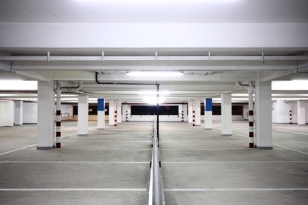 Strop parkingu ocieplony systemem LOBATHERM G BS firmy quick-mix. Fot. quick-mix