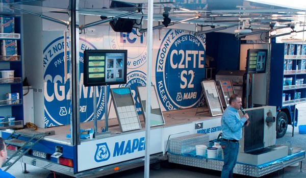 Mobilne Centra Szkoleniowe MAPEI przystosowane są do prowadzenia teoretycznych i praktycznych szkoleń dla wykonawów Fot. Mapei
