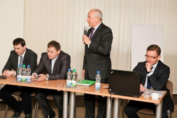 Od lewej Robert Geryło, ITB, Paweł Sulik, ITB, dyr. Marek Kaproń, ITB, Kamil Kiejna