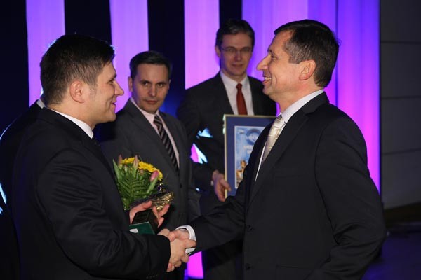 Fot. Lafarge. Mirosław Majchrowicz odbiera nagrodę