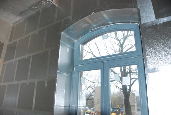 System StoTherm In Aquaresist umożliwia ocieplenie powierzchni opisanych na łuku lub powierzchni odbiegających od płaszczyzny. System StoTherm In Aquaresist umożliwia ocieplenie powierzchni opisanych na łuku lub powierzchni odbiegających od płaszczyzny.. Fot. Sto - ispo