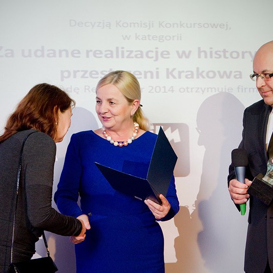 Nagrodę odbiera Pani Dorothea Smatloch-Klechowska, Fot. A. Hardt (Renowacje i Zabytki)