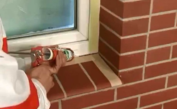 Jak zamontować parapet z klinkieru?