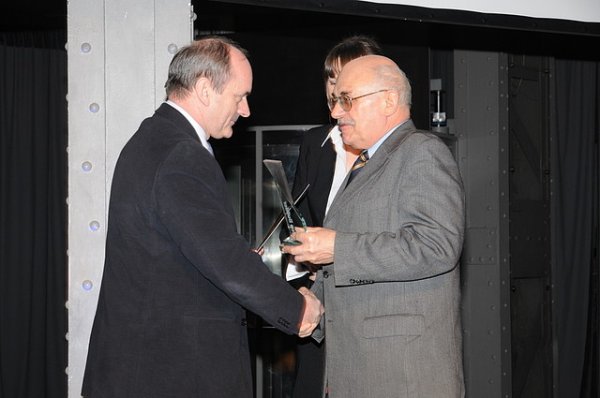Statuetka TOP BUILDER 2009 dla Nanosystemu do klinkieru ALPOL