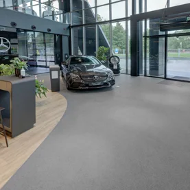 Posadzka żywiczna Rustik w salonie Mercedes-Benz Duda-Cars we Wrocławiu