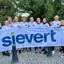 Drużyna biegaczy Sievert Team  na podium Strzelińskiej X